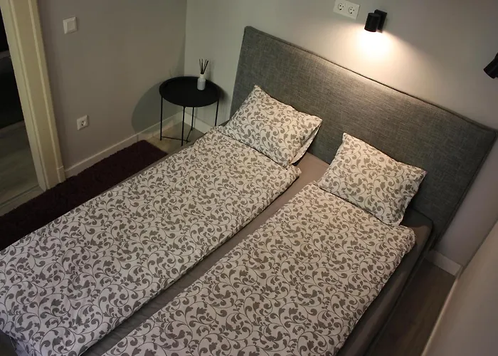 شقة Greyblack Styles